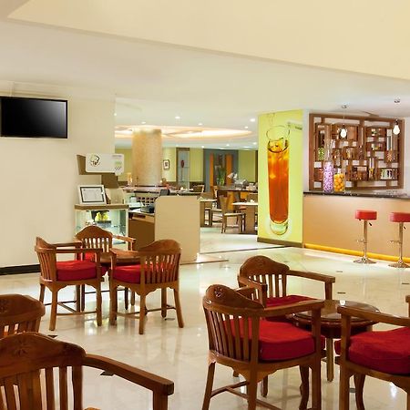 Hotel Ibis Mangga Dua Yakarta Exterior foto
