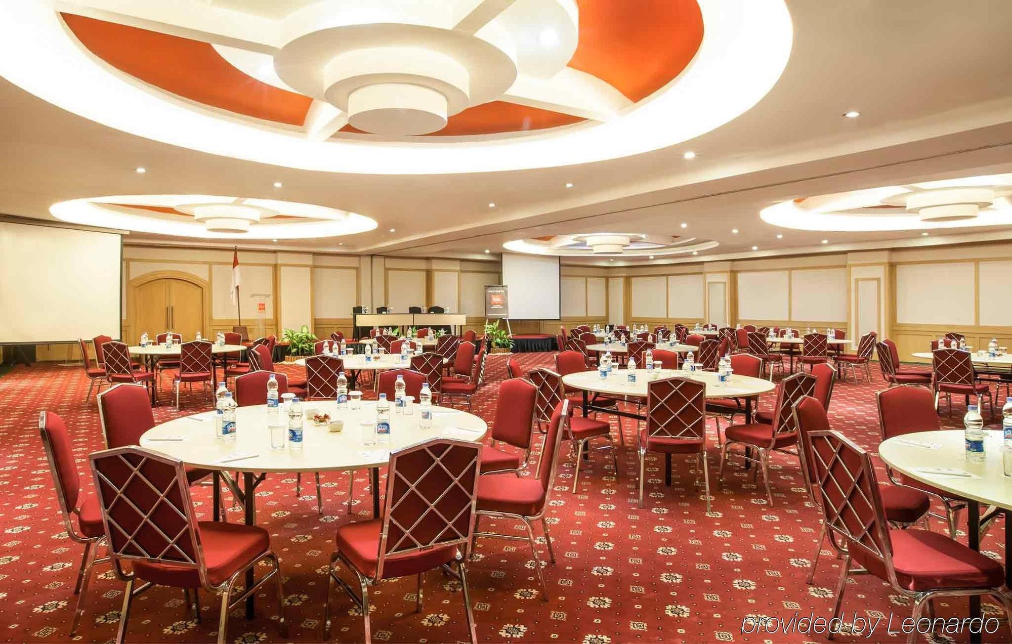Hotel Ibis Mangga Dua Yakarta Exterior foto