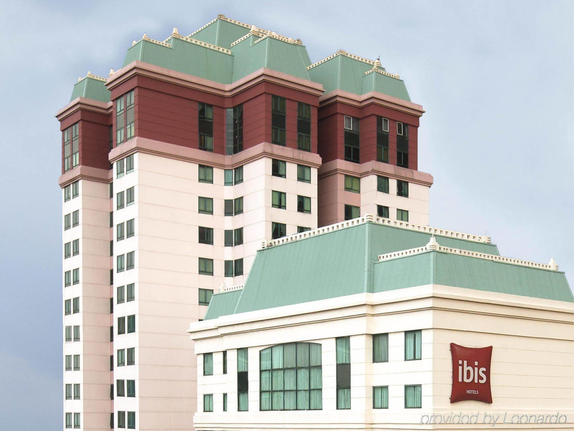 Hotel Ibis Mangga Dua Yakarta Exterior foto