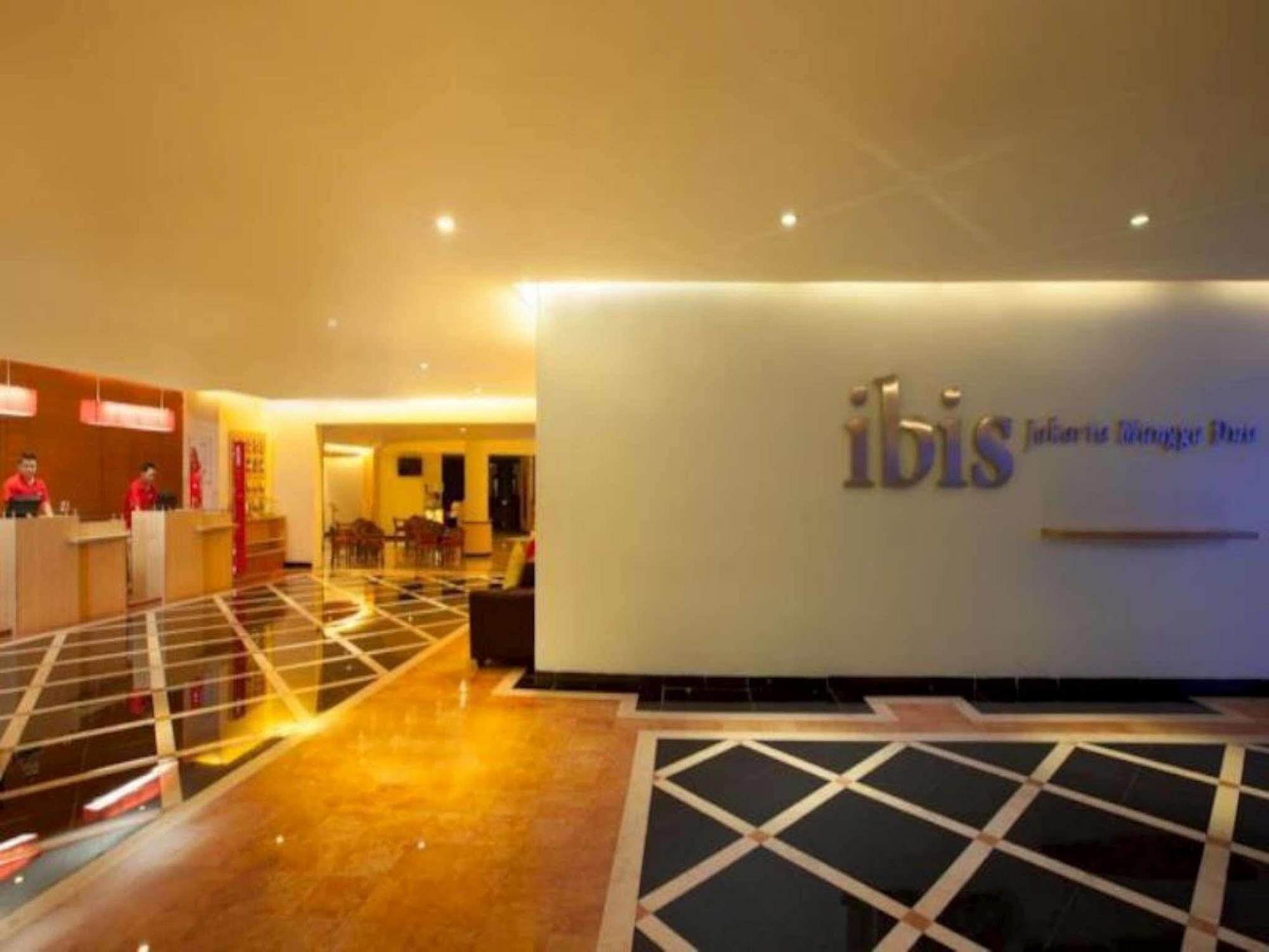 Hotel Ibis Mangga Dua Yakarta Exterior foto