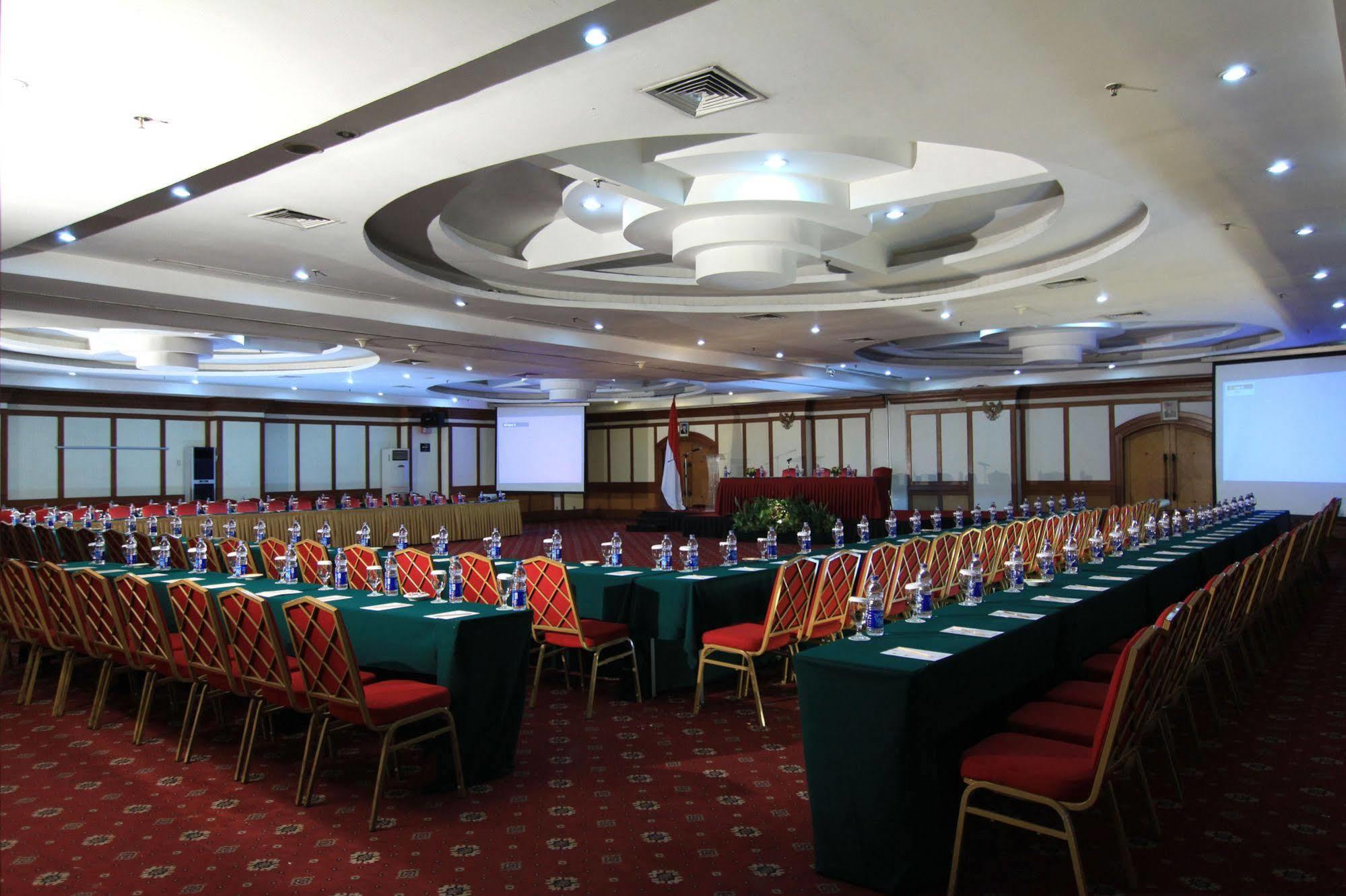 Hotel Ibis Mangga Dua Yakarta Exterior foto