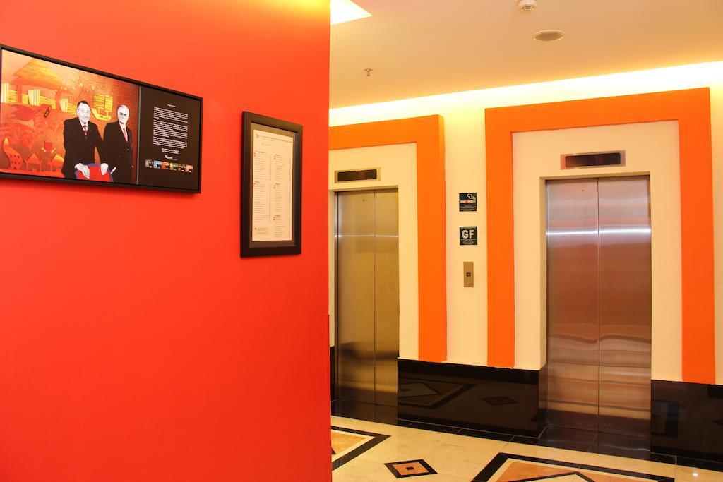 Hotel Ibis Mangga Dua Yakarta Exterior foto