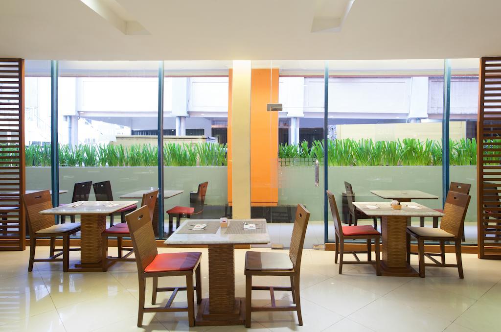 Hotel Ibis Mangga Dua Yakarta Exterior foto